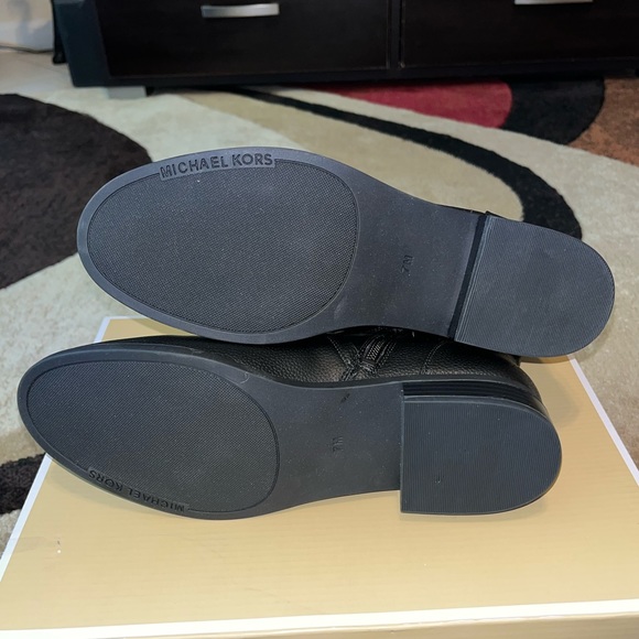 BRAND NEW Michael Kors MK Jilly Flat Ankle Booties - Picture 14 of 16